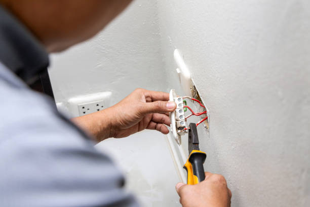 Best Affordable Emergency Electrician  in Flora, AL